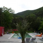 La piscine et la plage / Swimming pool and garden